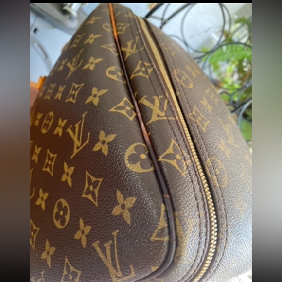 Louis Vuitton Excursion Bag - Picture 7 of 15